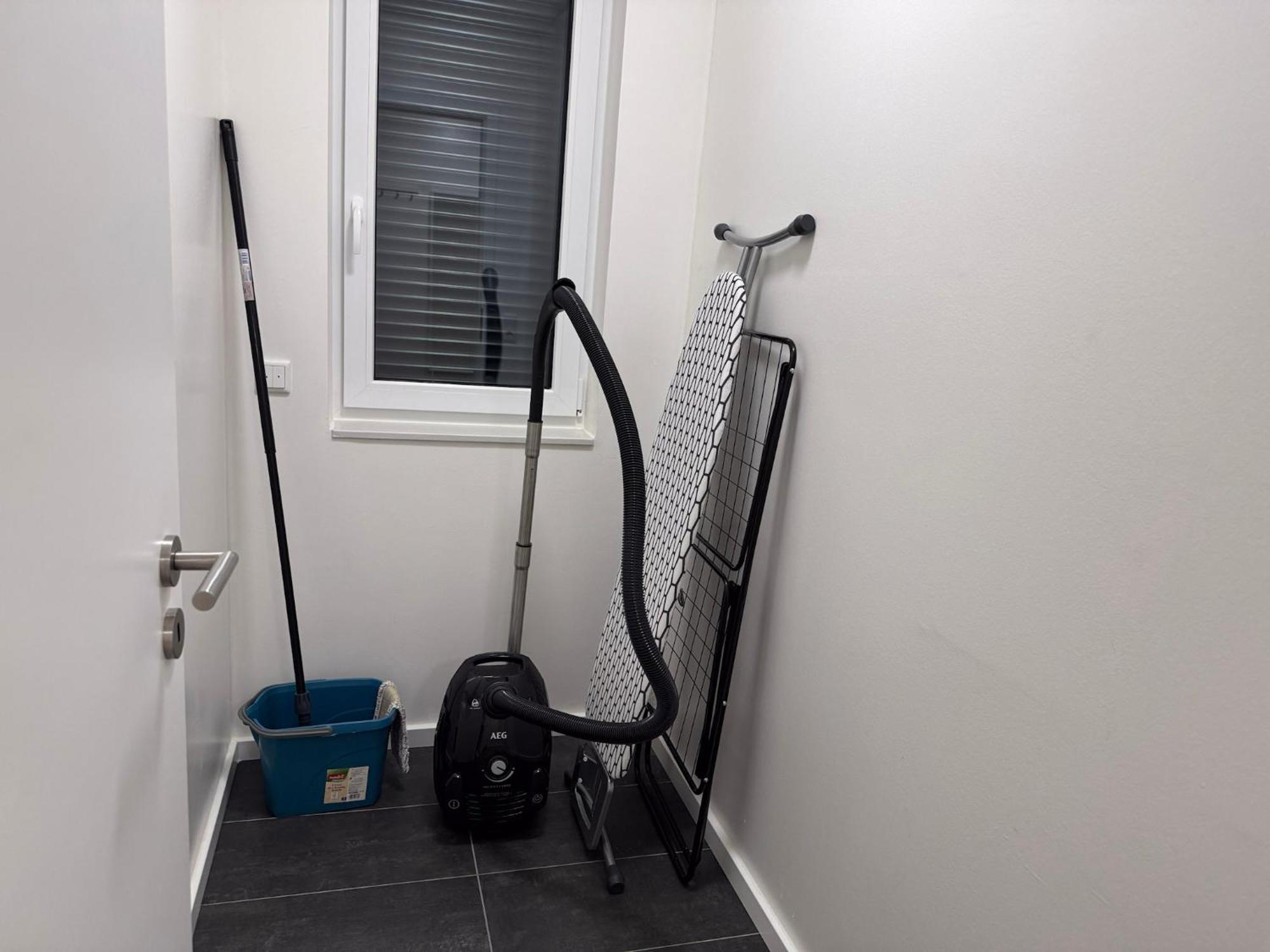 T&k - Bergisch Gladbach - 7 Comfortable - 20 Min To Fair Messe Appartement Keulen
