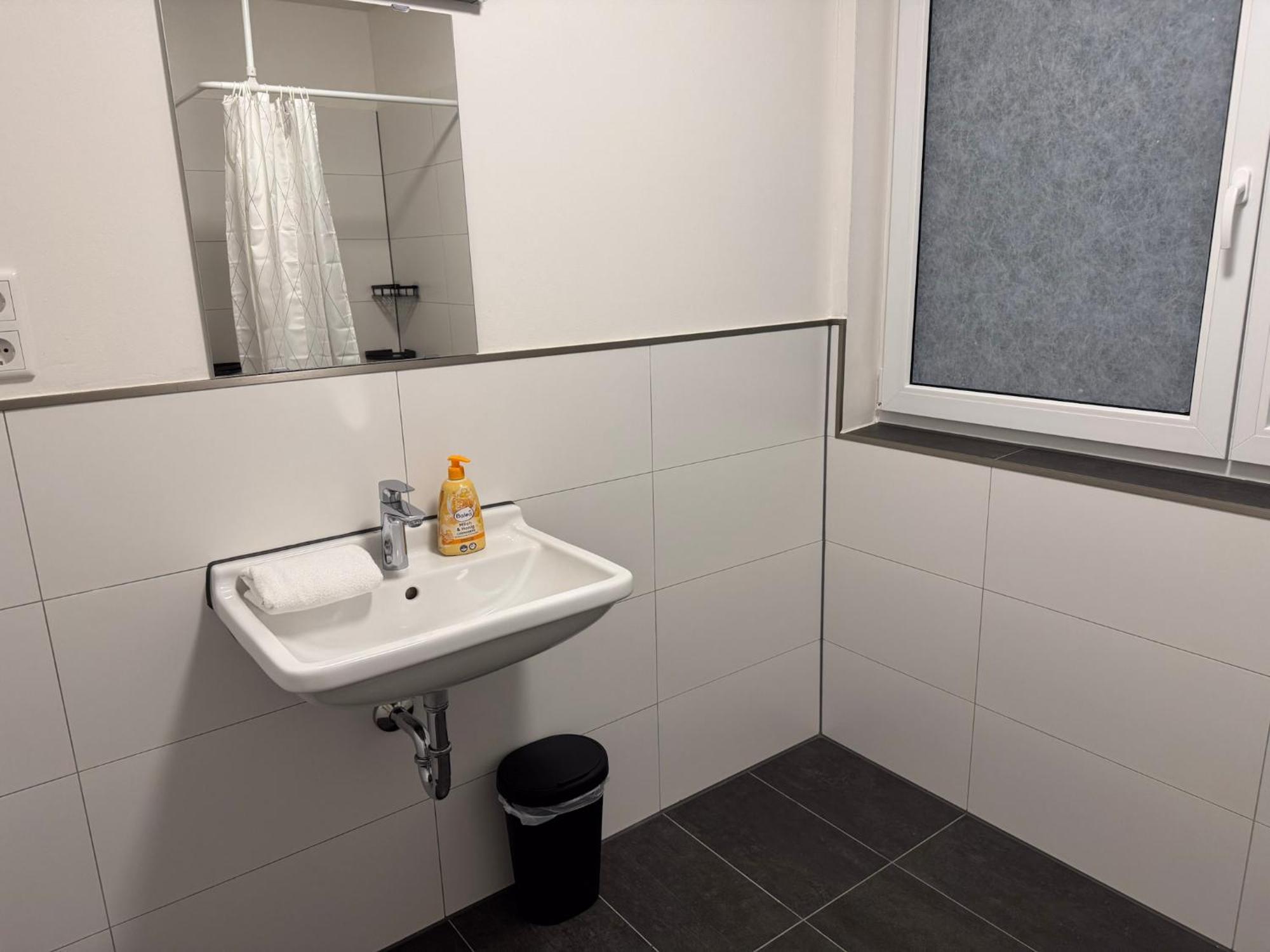 T&k - Bergisch Gladbach - 7 Comfortable - 20 Min To Fair Messe Appartement