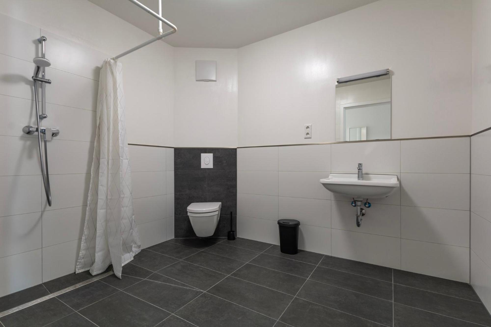 T&k - Bergisch Gladbach - 7 Comfortable - 20 Min To Fair Messe Appartement